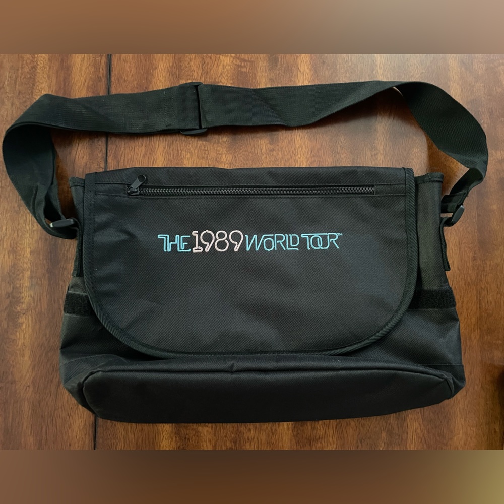 Brand New, Mint Condition 1989 World Tour Bag - NWOT